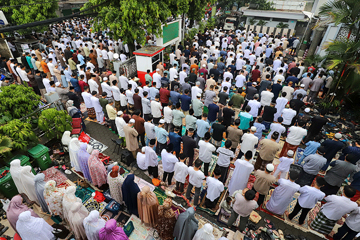 Jamaah Muhammadiyah melaksanakan Salat Idul Fitri 1444 Hijriah di Pimpinan Muhammadiyah Cabang Jagakarsa, Jakarta Selatan, Jumat (21/4/2022).