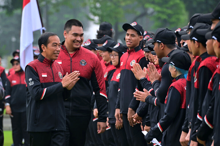 Presiden Joko Widodo secara resmi melepas kontingen Indonesia yang akan berlaga pada SEA Games Ke-32 di Kamboja pada 5-17 Mei 2023 di halaman Istana Merdeka.