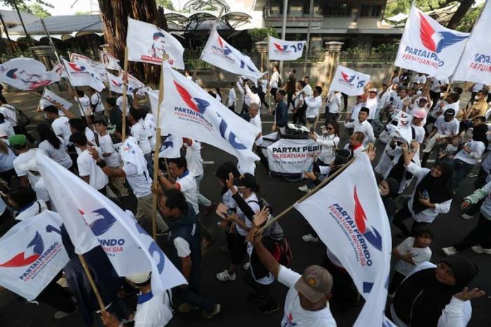 Longmarch juga diikuti oleh ratusan kader dan simpatisan Partai Perindo serta sejumlah organisasi sayap Perindo.