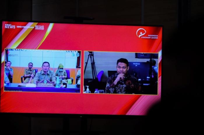 Bupati Lamongan Yuhronur Efendi memberikan pemaparan materi melalui zoom saat penjurian Indonesia Visionary Leader (IVL) sesi XII