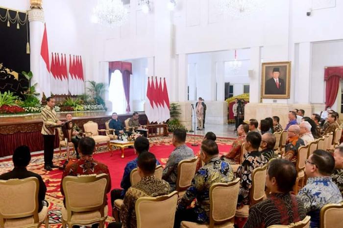 Presiden Joko Widodo beraudiensi dengan Paguyuban Sosial Marga Tionghoa Indonesia (PSMTI) di Istana Negara, Jakarta, Senin (15/5/2023).