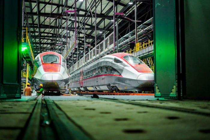 Rangkaian kereta berada di Depo Kereta Cepat Jakarta-Bandung, Tegalluar, Kabupaten Bandung, Jawa Barat, Rabu (17/5/2023).