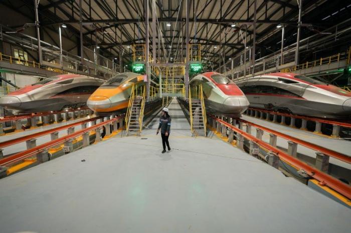Rangkaian kereta berada di Depo Kereta Cepat Jakarta-Bandung, Tegalluar, Kabupaten Bandung, Jawa Barat, Rabu (17/5/2023).