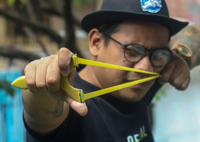 Satria sudah meraih sejumlah penghargaan, diantaranya penghargaan perlombaan katapel tingkat lokal maupun nasional.