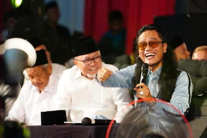 Mendag Zulkifli Hasan mengunjungi Pondok Pesantren Ora Aji yang dimiliki oleh Miftah Maulana Habiburrohman alias Gus Miftah di Sleman, Sabtu (20/5/2023).