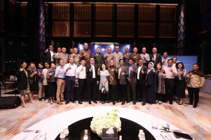 Executive Chairman MNC Group Hary Tanoesoedibjo memberikan sambutan dalam acara Broker Gathering 2023, dengan tema Synergy in Harmony