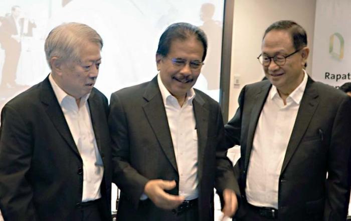 (Kiri-kanan) Dirut Intiland Hendro S. Gondokusumo, Wakil Komut Intiland Sofyan A. Djalil, dan Komut Intiland Sinarto Dharmawan hadir pada RUPST Intiland.