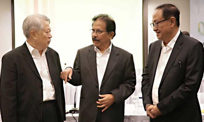 (Kiri-kanan) Dirut Intiland Hendro S. Gondokusumo, Wakil Komut Intiland Sofyan A. Djalil, dan Komut Intiland Sinarto Dharmawan hadir pada RUPST Intiland.