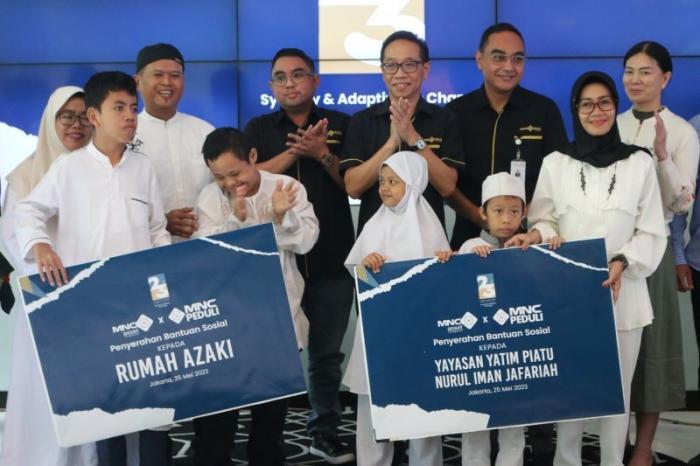 MNC Asset Management menyerahkan bantuan kepada beberapa yayasan pada perayaan HUT ke-23..