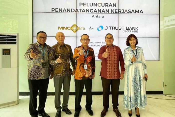 PT MNC Life Assurance (MNC Life) memberikan produk asuransi jiwa kredit melalui model bisnis referensi kepada PT Bank JTrust Indonesia Tbk (JTrust Bank).