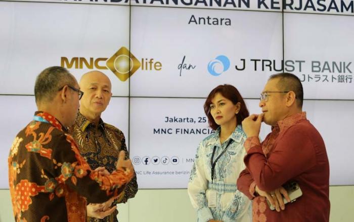 PT MNC Life Assurance (MNC Life) memberikan produk asuransi jiwa kredit melalui model bisnis referensi kepada PT Bank JTrust Indonesia Tbk (JTrust Bank).
