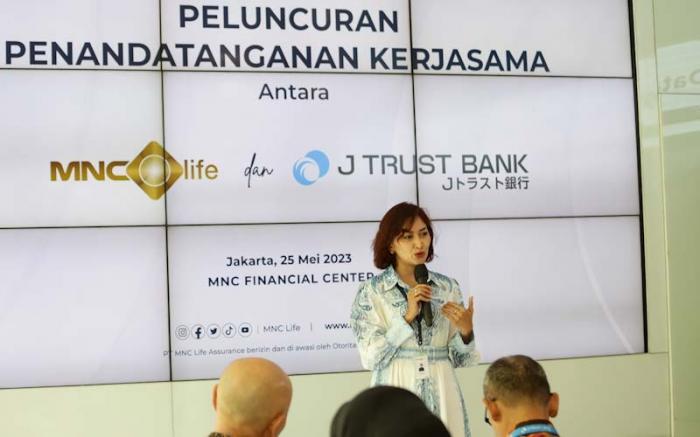 PT MNC Life Assurance (MNC Life) memberikan produk asuransi jiwa kredit melalui model bisnis referensi kepada PT Bank JTrust Indonesia Tbk (JTrust Bank).