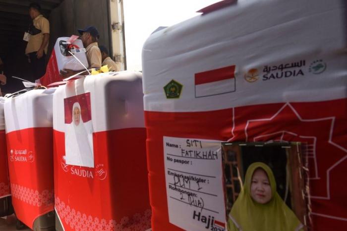 352 jamaah calon haji pada kloter pertama ini akan didampingi 3 petugas Tim Pemandu Haji Daerah (TPHD) dan 5 orang petugas kesehatan.