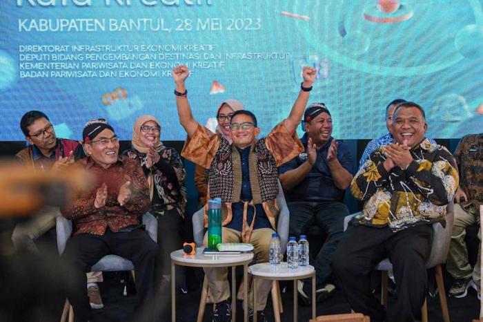 Menparekraf Sandiaga Uno menghadiri Workshop Kabupaten/Kota (KaTa) Kreatif 2023 di Pendopo Parasamya Bantul, Minggu (28/5/2023).