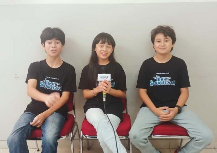 Yassien Omar (Bintang) Alleyra Fakhira (Calista), dan Yusuf Ozkan (Kelvin) hadir pada acara Road to School di SD Bakti Mulya 400 Jakarta, Kamis (8/6/2023).