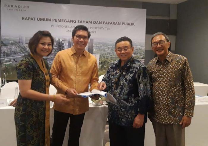 (Kiri-kanan) Direktur Surina, Dirut Anthony Prabowo Susilo, Direktur Djatikesumo Subagio, dan Direktur Patrick Santosa Rendradjaja hadir pada paparan publik.