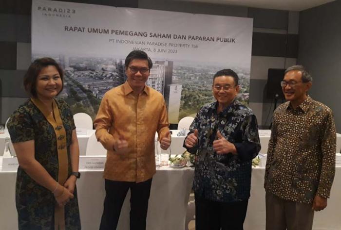 (Kiri-kanan) Direktur Surina, Dirut Anthony Prabowo Susilo, Direktur Djatikesumo Subagio, dan Direktur Patrick Santosa Rendradjaja hadir pada paparan publik.