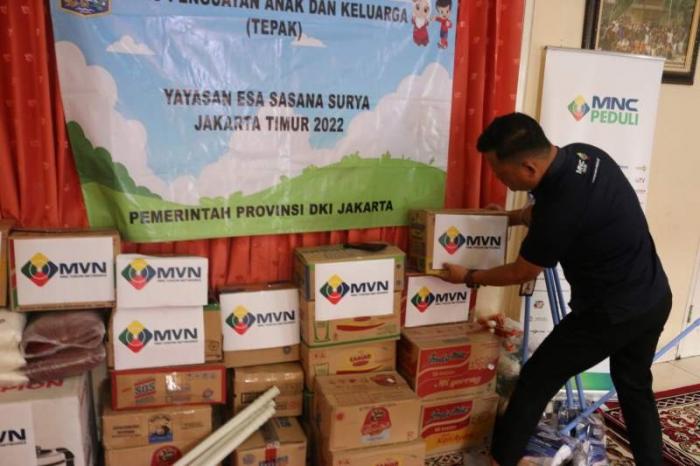 PT MNC Vision Network TBK bersama MNC Peduli menyerahkan bantuan sembako kepada Yayasan Esa Sasana Surya.