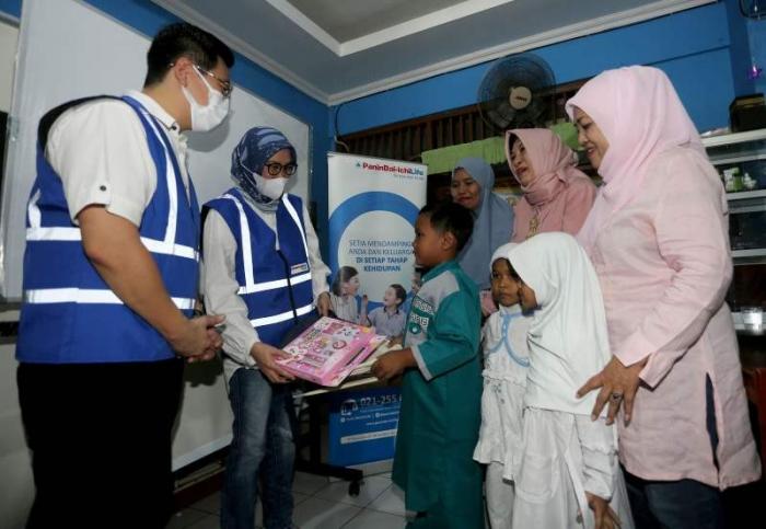 Panin Dai-ichi Life lakukan kegiatan literasi keuangan khususnya mengenai asuransi kepada para orang tua siswa Pendidikan Anak Usia Dini PKBM Citra Binar Rahma.