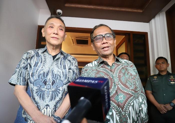 Menko Polhukam Mahfud Md dan Jusuf Hamka memberikan keterangan setelah melakukan pertemuan