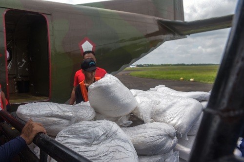 Pesawat TNI Angkatan Udara Cassa 212 A-2104 melakukan  Operasi Teknologi Mondifikasi Cuaca