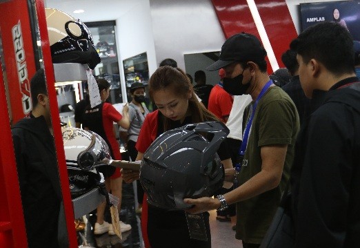 Suasana Jakarta Fair 2023 di JIExpo Kemayoran, Jakarta, tampak ramai pengunjung, Rabu (14/6/2022).