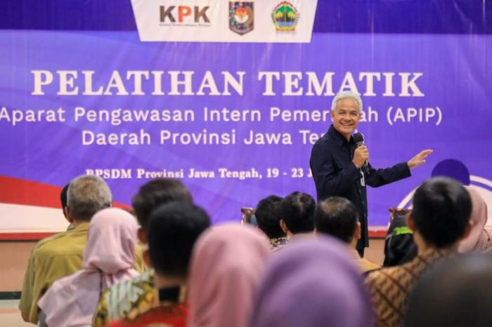 Gubernur Jawa Tengah Ganjar Pranowo mengumpulkan Aparat Pengawasan Intern Pemerintah (APIP) se-Jawa Tengah di BPSDMD Provinsi Jateng, Senin (19/6/2023).