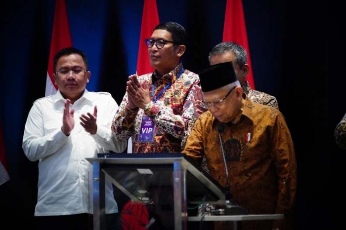 Wakil Presiden Republik Indonesia Maruf Amin menghadiri seremonial pencatatan EBAS-SP SMF-BRIS01 di Bursa Efek Indonesia, Jakarta, Senin (19/6/2023).