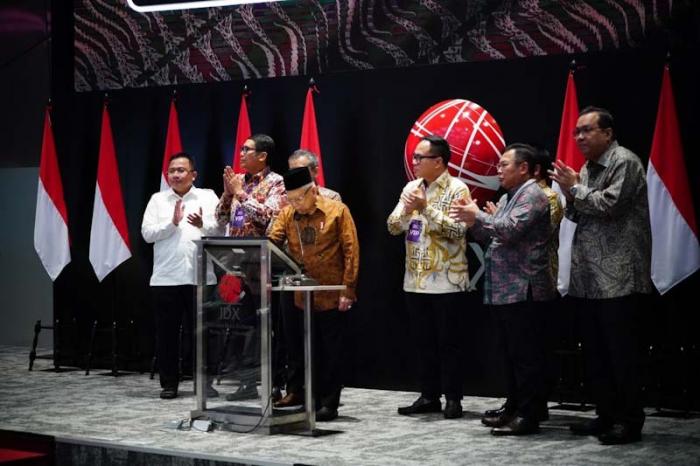 Wakil Presiden Republik Indonesia Maruf Amin menghadiri seremonial pencatatan EBAS-SP SMF-BRIS01 di Bursa Efek Indonesia, Jakarta, Senin (19/6/2023).