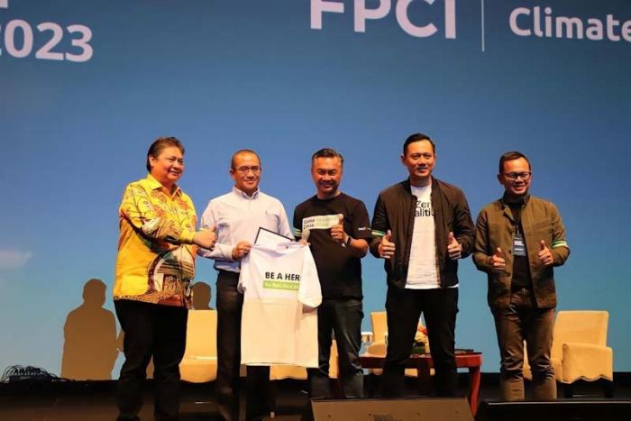 Menko Airlangga Hartarto menjadi narasumber dalam acara Indonesia Net-Zero Summit (INZS) 2023 yang diadakan oleh Foreign Policy Community of Indonesia (FPCI) .