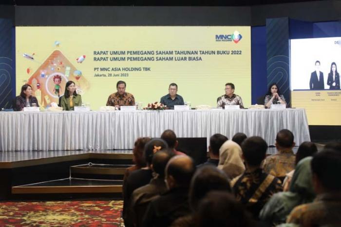 Dirut PT MNC Asia Holding Tbk Hary Tanoesoedibjo menghadiri RUPST Tahun Buku 2022 dan RUPSLB di iNews Tower, Jakarta, Rabu (28/6/2023).