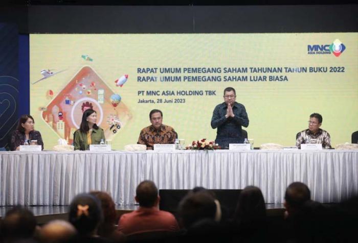 Dirut PT MNC Asia Holding Tbk Hary Tanoesoedibjo menghadiri RUPST Tahun Buku 2022 dan RUPSLB di iNews Tower, Jakarta, Rabu (28/6/2023).