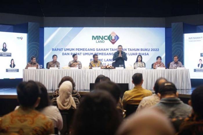 Komisaris Utama PT MNC Land Tbk (KPIG) Hary Tanoesoedibjo mengikuti Rapat Umum Pemegang Saham Tahunan (RUPST) dan Rapat Umum Pemegang Saham Luar Biasa (RUPSLB).
