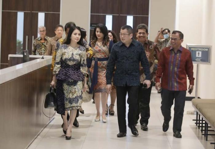 Komisaris Utama PT MNC Land Tbk (KPIG) Hary Tanoesoedibjo mengikuti Rapat Umum Pemegang Saham Tahunan (RUPST) dan Rapat Umum Pemegang Saham Luar Biasa (RUPSLB).