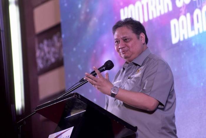 Menko Perekonomian Airlangga Hartarto membuka acara Kongres IX Konfederasi Serikat Buruh Seluruh Indonesia (KSBSI) di Jakarta, Sabtu (8/7/2023).