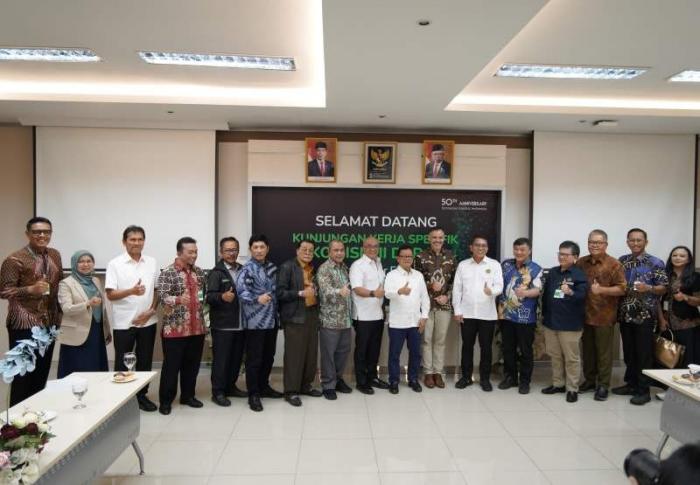 Sebanyak 40 orang anggota Komisi VII DPR melakukan kunjungan kerja spesifik ke Smart Factory Schneider Electric Cikarang.
