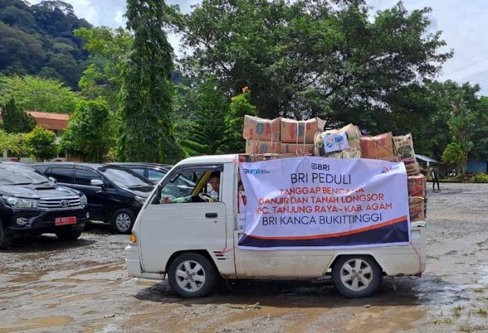 BRI bergerak cepat memberikan bantuan tanggap darurat Peduli Bencana banjir dan longsor dengan memberikan bantuan bagi warga terdampak.