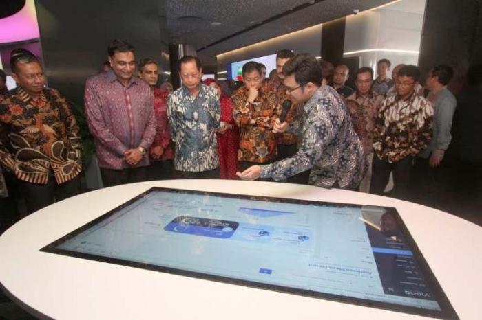 Indosat Ooredoo Hutchison dengan semangat gotong royong memperkenalkan Indosat Marvelous Xperience (MX) Center.