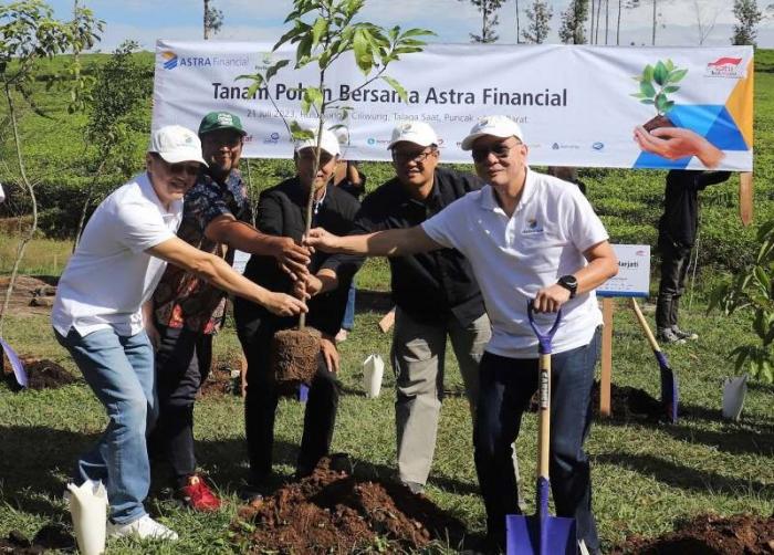 Astra Financial menyelenggarakan kegiatan penanaman 6.500 pohon di kawasan Telaga, Hulu Sungai Ciliwung, Bogor, Jawa Barat, Jumat (21/7/2023).