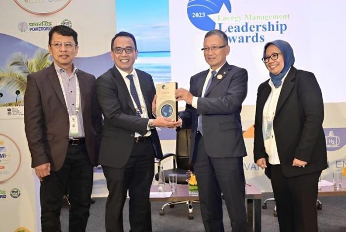 PT Semen Tonasa terpilih sebagai satu dari dua perusahaan di dunia yang memenangkan Award of Excellence in Energy Management dari Clean Energy Ministerial (CEM)