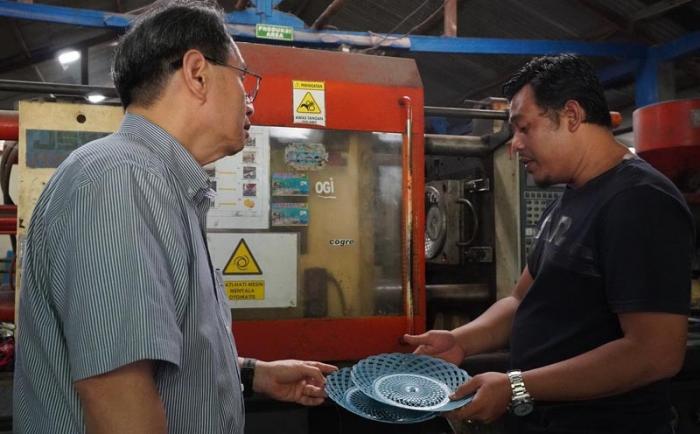 Astra melalui YDBA mengajak salah satu stakeholder YDBA, yaitu IKEA Indonesia untuk hadir dalam #AsikBersamaUMKM di Tarikolot, Bogor.