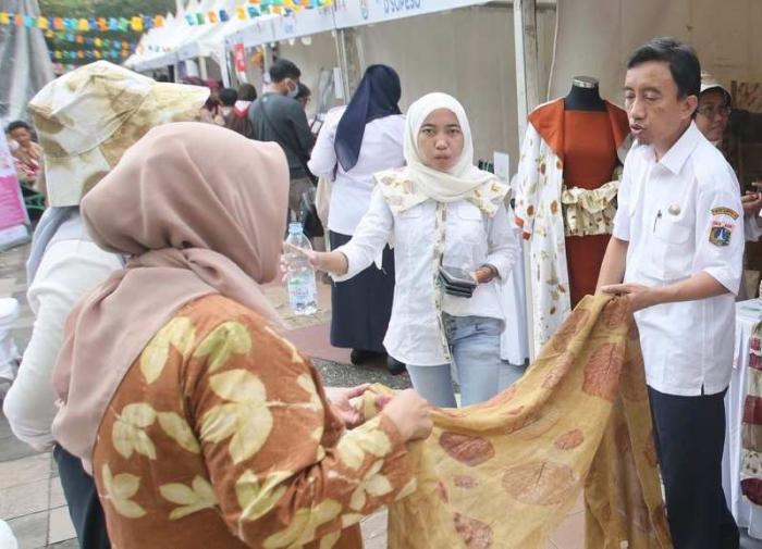 Dinas LH DKI Jakarta menggelar Festival Ekonomi Sirkular 2023 untuk mendorong masyarakat terlibat aktif dalam ekonomi sirkular.