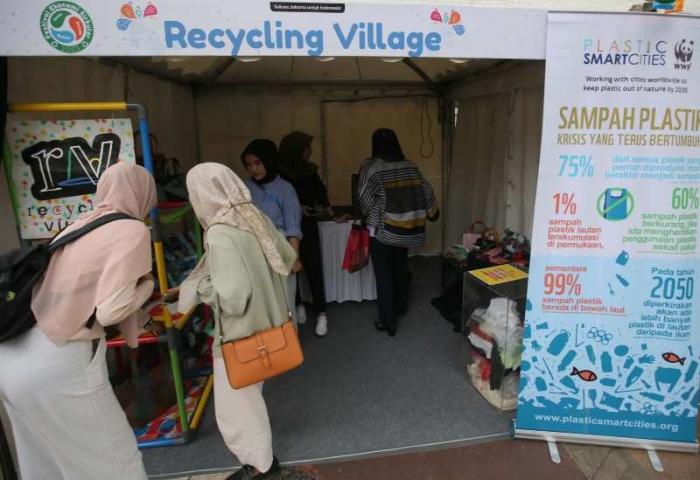 Dinas LH DKI Jakarta menggelar Festival Ekonomi Sirkular 2023 untuk mendorong masyarakat terlibat aktif dalam ekonomi sirkular.