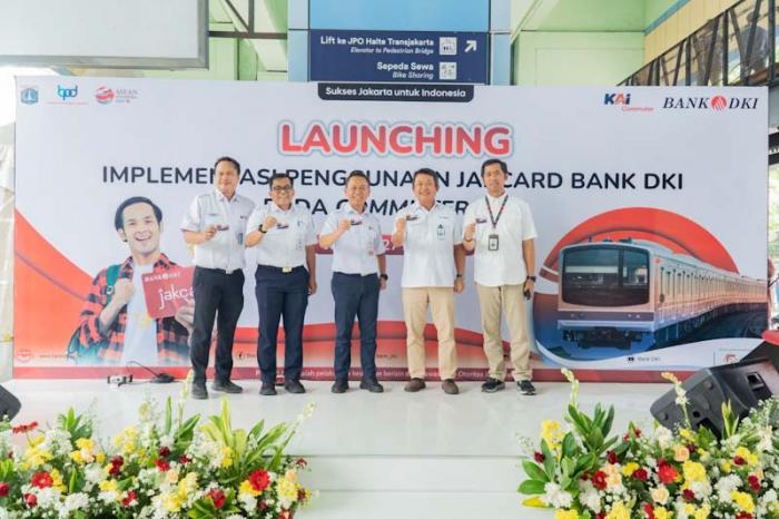 Kini, JakCard Bank DKI dapat digunakan untuk pembayaran tiket commuter line (CL) Jabodetabek