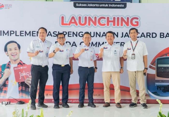 Kini, JakCard Bank DKI dapat digunakan untuk pembayaran tiket commuter line (CL) Jabodetabek.
