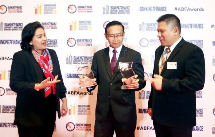 Bank Mandiri meraih penghargaan Mobile Banking and Payment Initiative of the Year dan sebagai The New Consumer Lending Product of the Year.