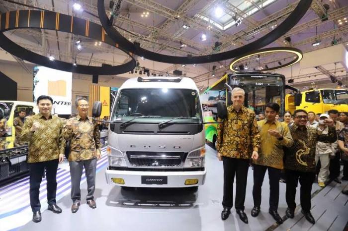 Mitsubishi Fuso Canter edisi ulang tahun ke-60 hadir dalam pameran otomotif Gaikindo Indonesia International Auto Show (GIIAS) 2023 di ICE BSD, Tangerang.