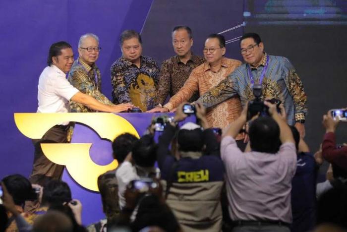 Menko Perekonomian Airlangga Hartarto membuka Pameran otomotif Gaikindo Indonesia International Auto Show (GIIAS) 2023 di ICE BSD City, Tangernag, Banten.