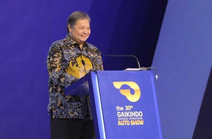 Menko Perekonomian Airlangga Hartarto membuka Pameran otomotif Gaikindo Indonesia International Auto Show (GIIAS) 2023 di ICE BSD City, Tangernag, Banten.