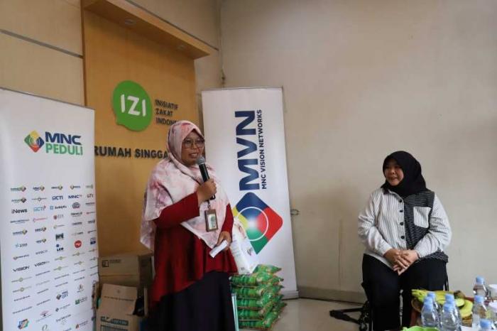 MNC Vision Networks bersama MNC Peduli memberikan bantuan berupa kebutuhan sehari-hari di Rumah Singgah Pasien, Inisiatif Zakat Indonesia (Izi), Jakarta.